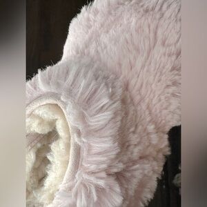 Pink furry Uggs toddler size 4/5